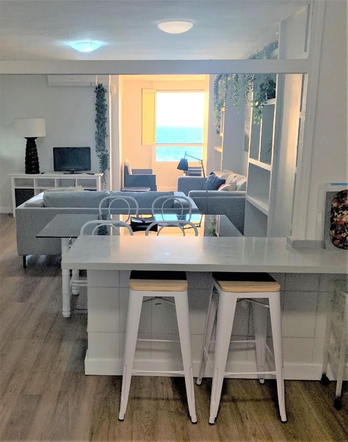 Piso Amplio Frente Al Mar En Pleno Paseo Maritimo. Appartement